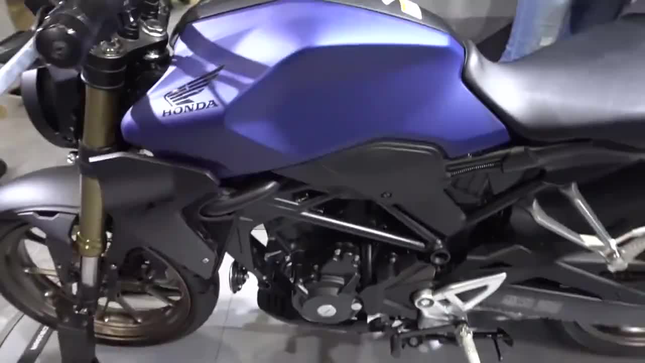 本田四缸神车本田cb250r集运动休闲通勤功能于一身