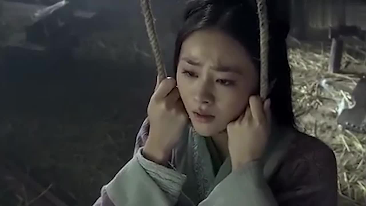 楚汉传奇:晨曦被关刑房中,绝望的她选择了上吊,独赴黄泉