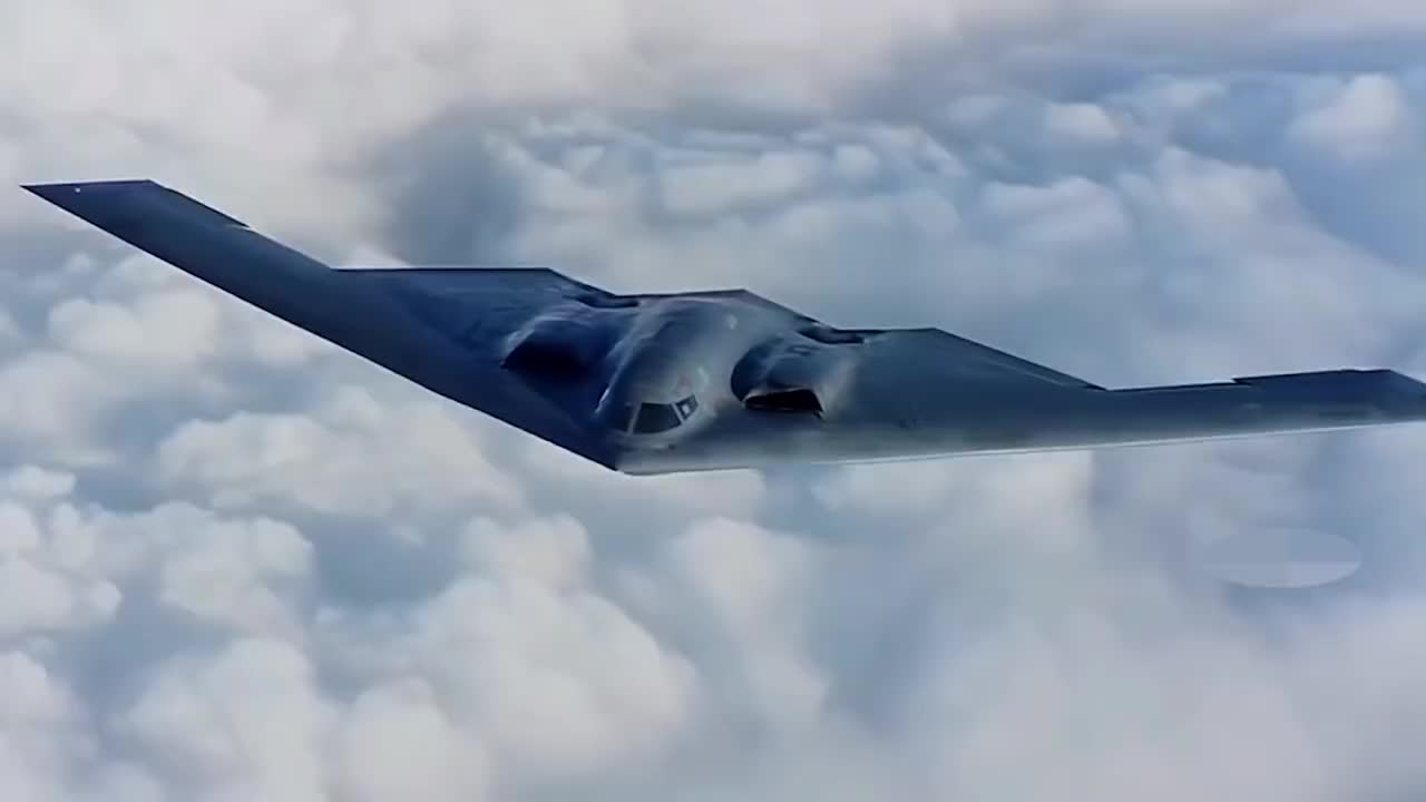 最强幽灵轰炸机-b2,二十多年前黑科技的产物
