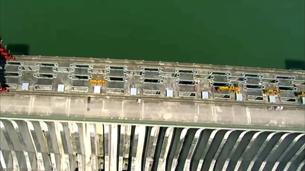 中国帮越南建造大桥,结果发生坍塌,得知原因后表示这锅不背