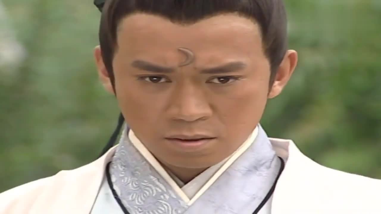 凌云壮志包青天:包拯在吃药,怎料姑娘一见吓着,连忙让他吐出