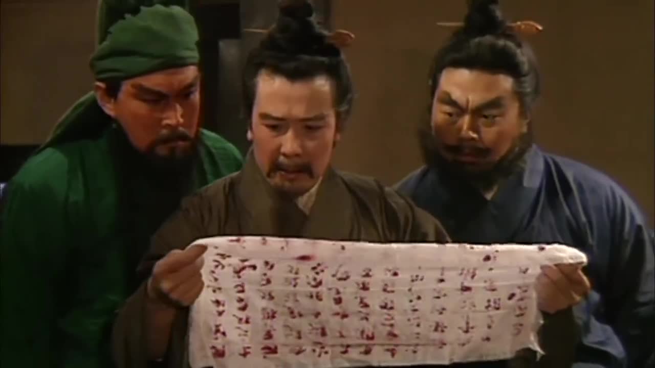 刘备看完汉献帝血书痛哭不止,在义状上签名画押!