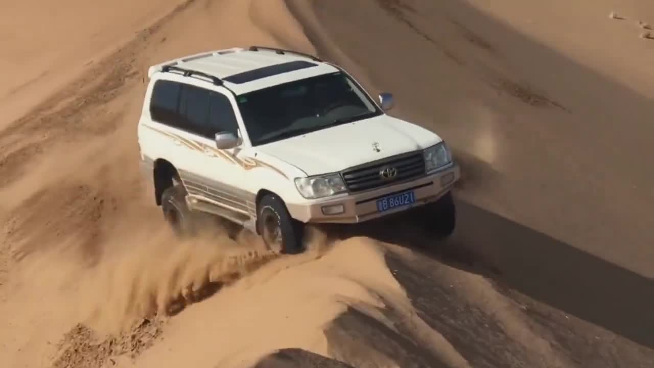 丰田陆巡沙漠越野这样的场地是你向往的吗