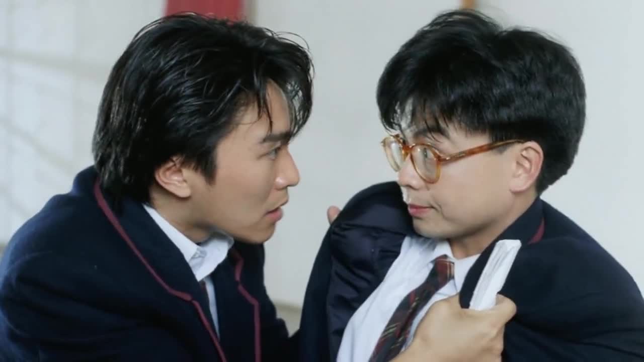 逃学威龙1坏学生结交了小混混小混混要来找星爷麻烦