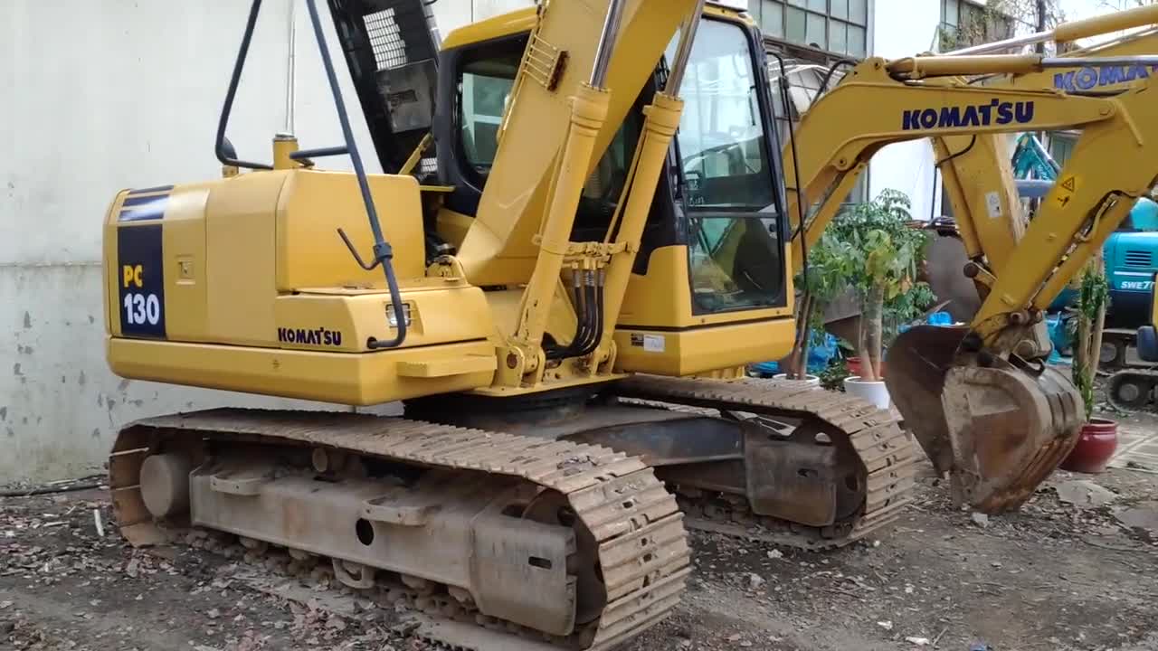 工地上比较常见的挖机看一台二手小松130车况如何