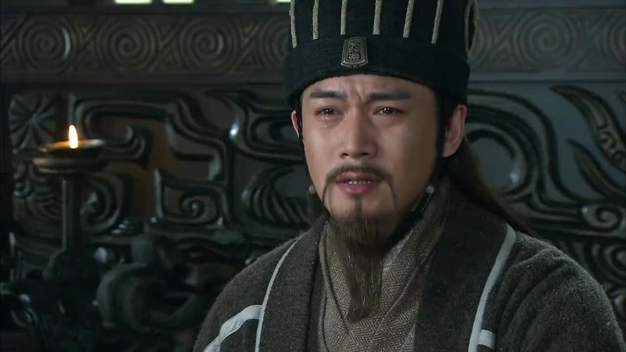 新三国诸葛亮独自落泪不肯出去迎接刘备只留下一个宝盒