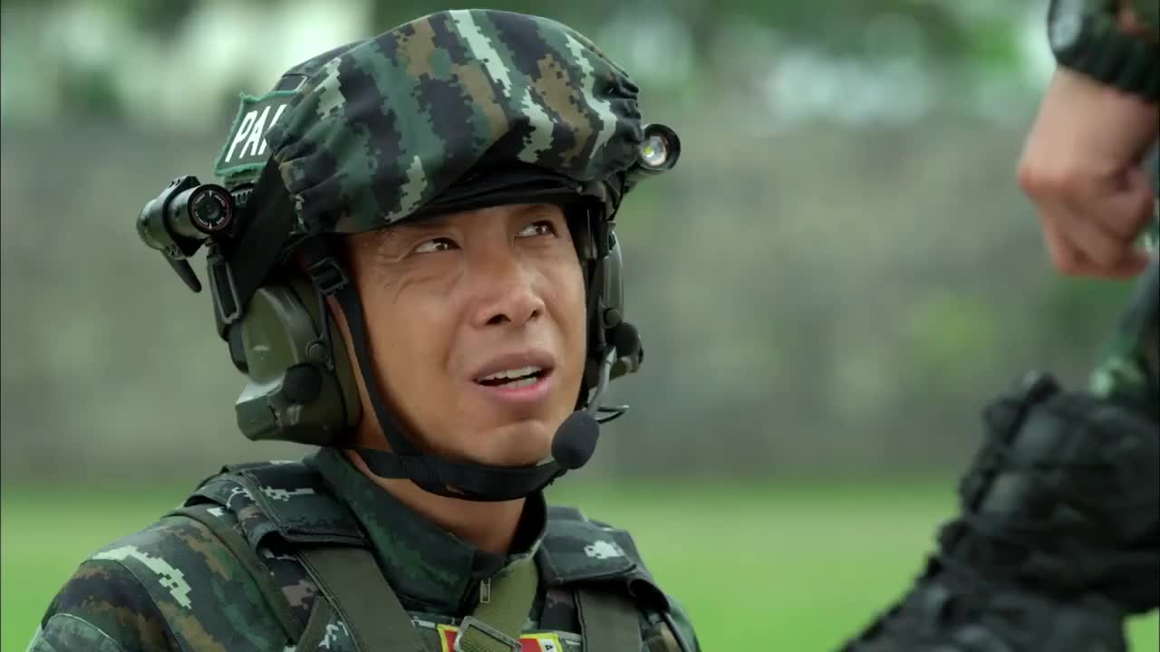 利刃出击:杨烁在训练的时候,被参谋长叫去办公室,分配任务
