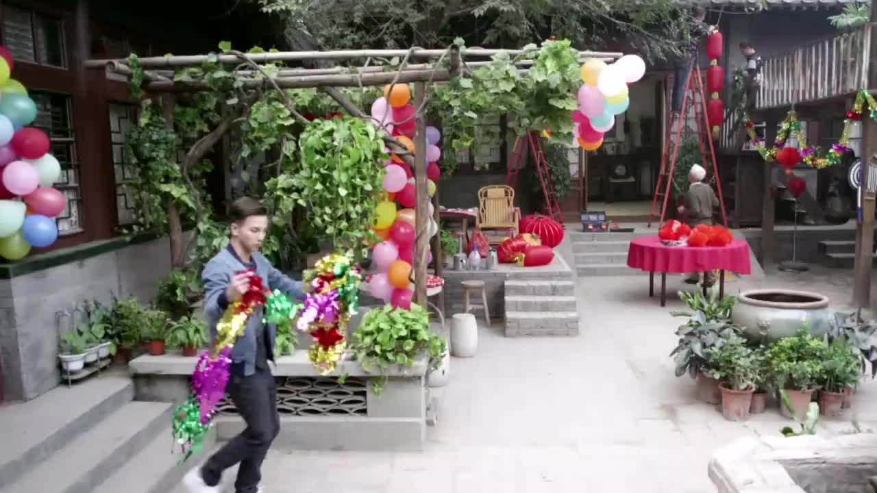 背着奶奶进城小院今天弄得很隆重今天是有什么事情吗