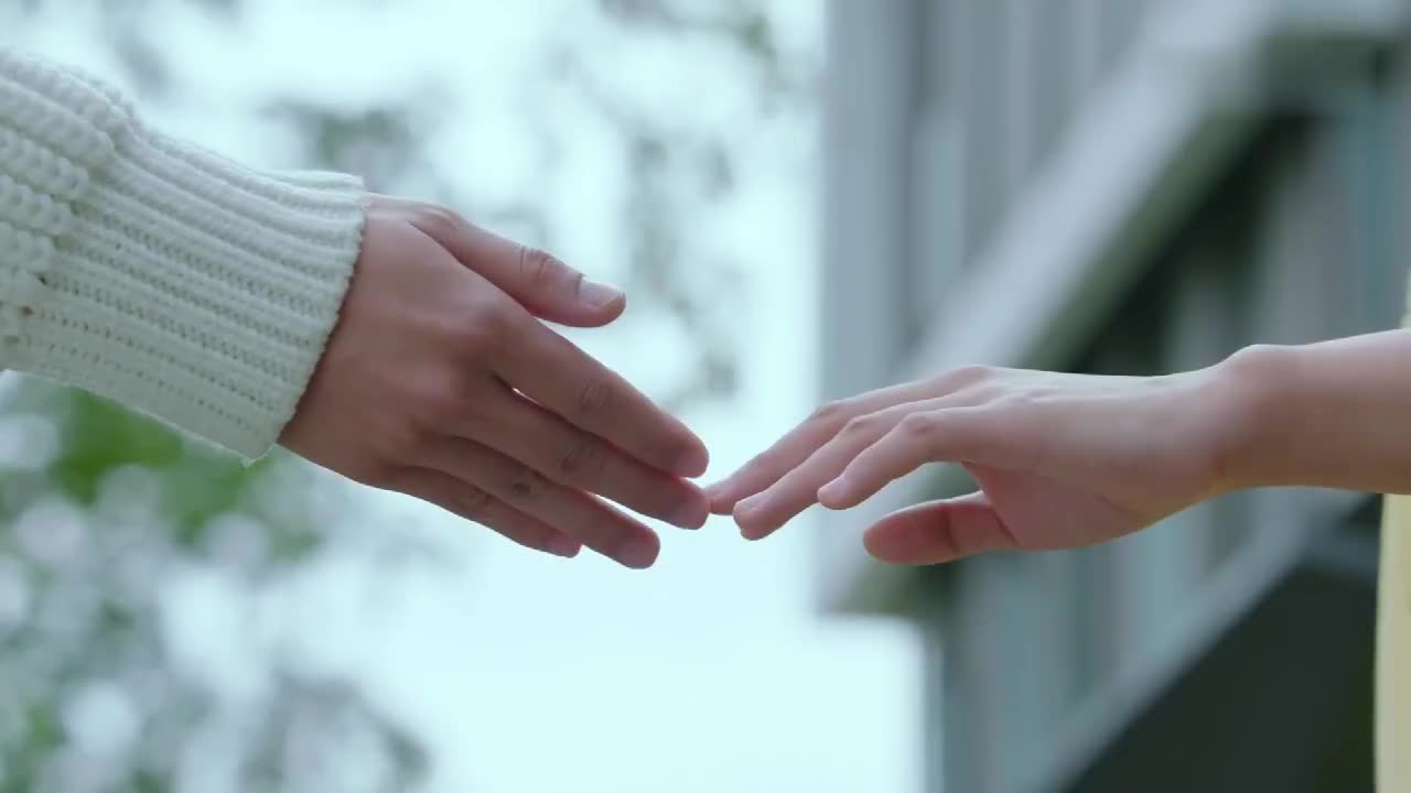 满满喜欢你小满松开左岸的手竟觉得和左岸在一起像做梦