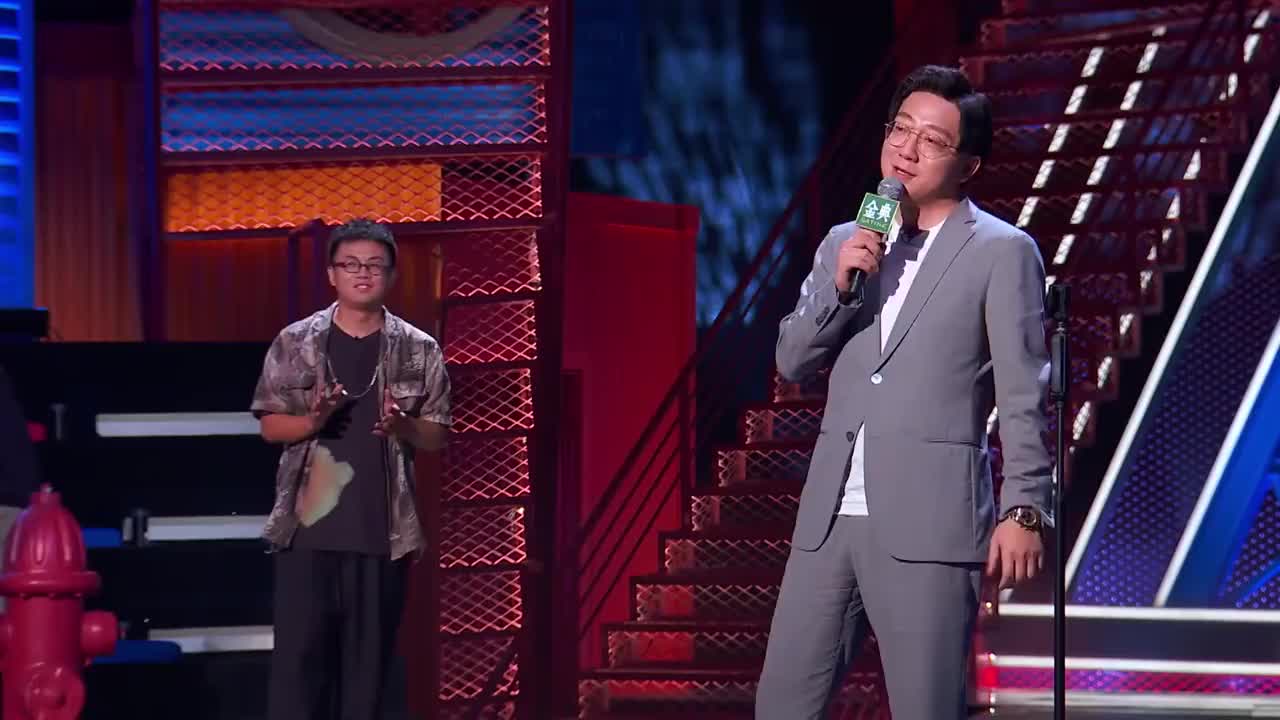 朱一旦现场摘假发这也太拼了