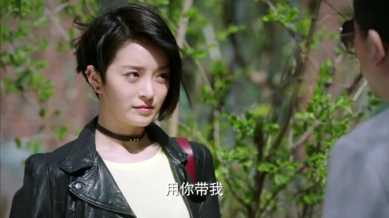 生逢灿烂的日子小薇把老二带到一个小区带他去找裴小云