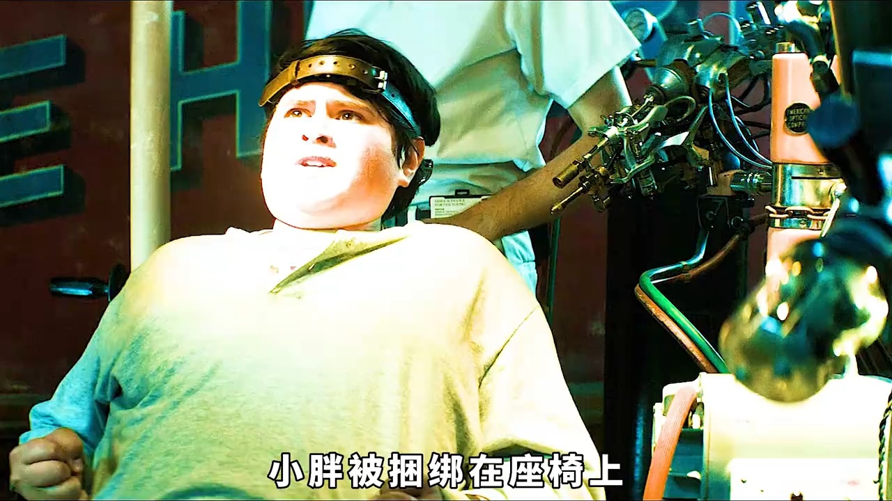 男子是最强变种人，是X教授的弟弟，能轻松手撕死侍