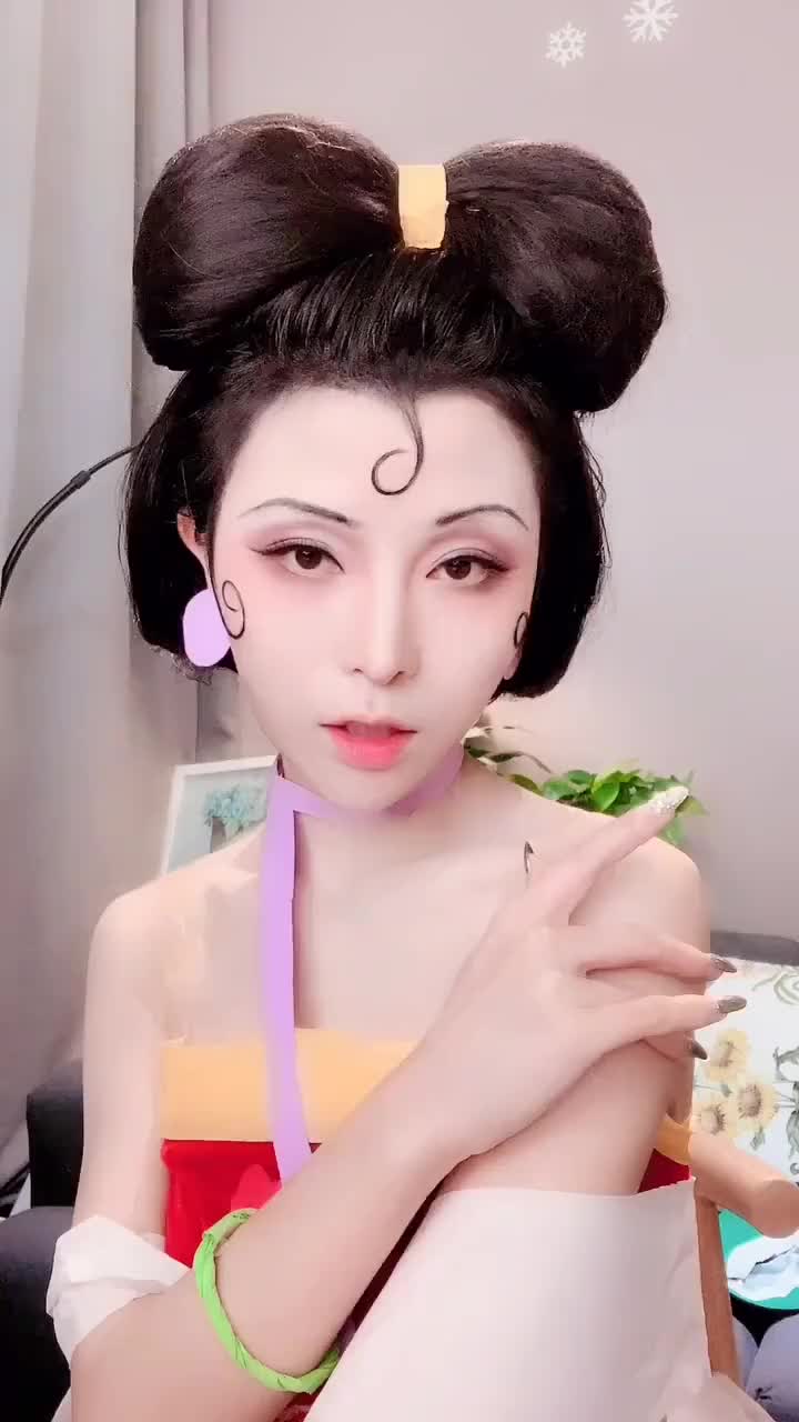 让你见识一下,什么叫真实版妲己,小姐姐这化妆术堪称整容!