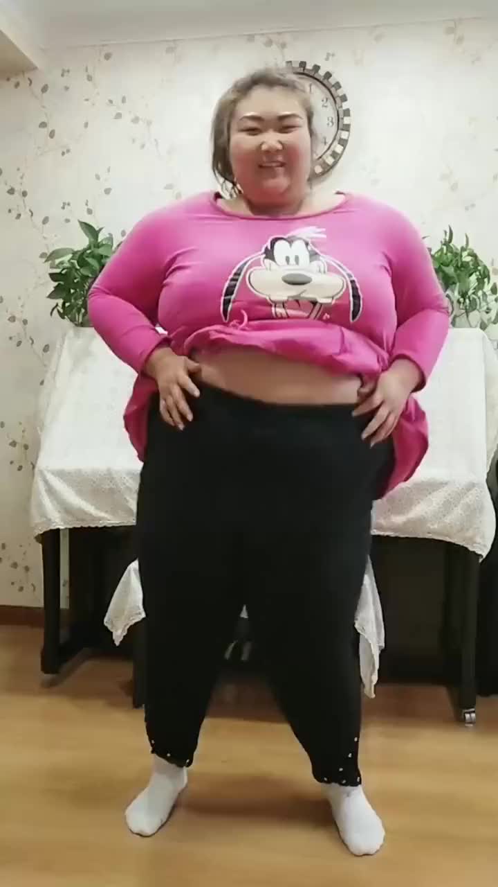 这个胖姐姐火了,跳舞很嗨,活力十足!