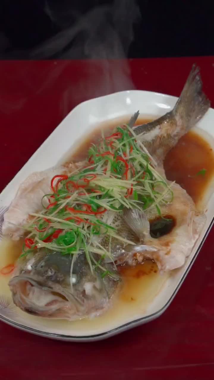 煮鲈鱼放什么材料好吃( 煮鲈鱼是冷水下锅还是热水 ) - 杰斯百科知识