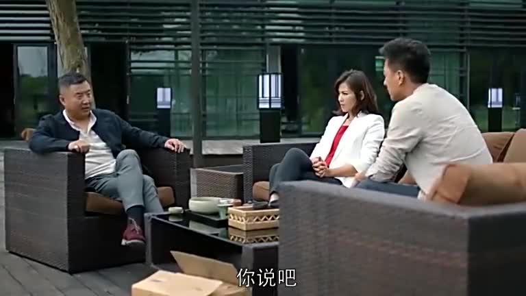 谭宗明托人打听出来了安迪弟弟的情况,弟弟智商低下,安迪不相信