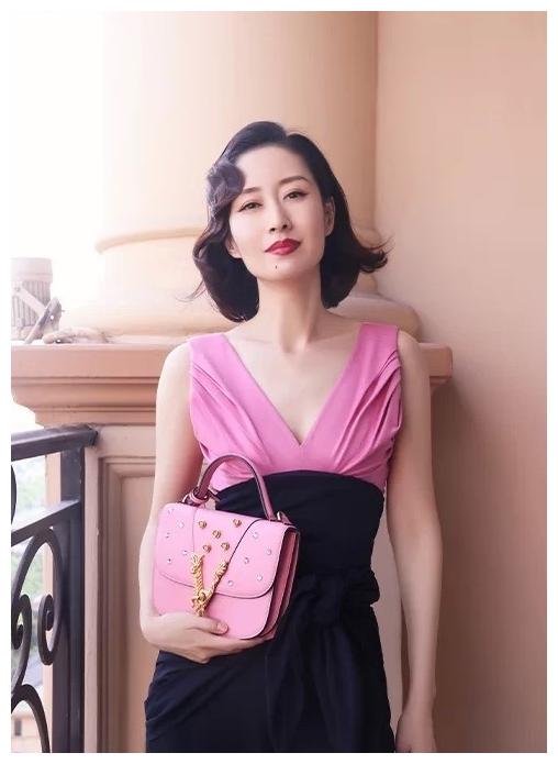 "作为一个演员,李敏涛最大的成功之处就是基本功极其扎实,她饰演的