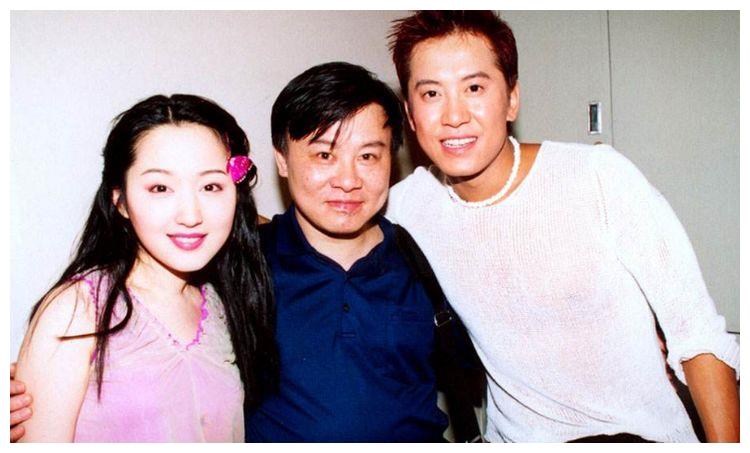 毛宁隐藏多年的妻子曝光在其成名前已经结婚如今非常的幸福