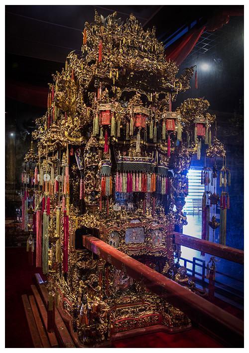 这才是古代花轿真实模样,花轿内堪比豪华房车,跟古装剧截然不同