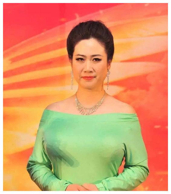 迎着嘲笑与骂名,她华丽蜕变成ceo白富美