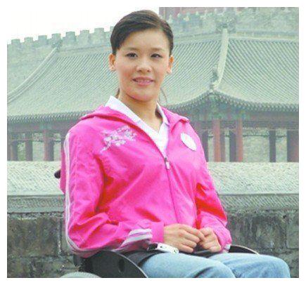 体操女神桑兰已瘫痪22年,如今貌美身价过亿,想冒险和丈夫生二胎|桑兰|体操|黄建_新浪新闻