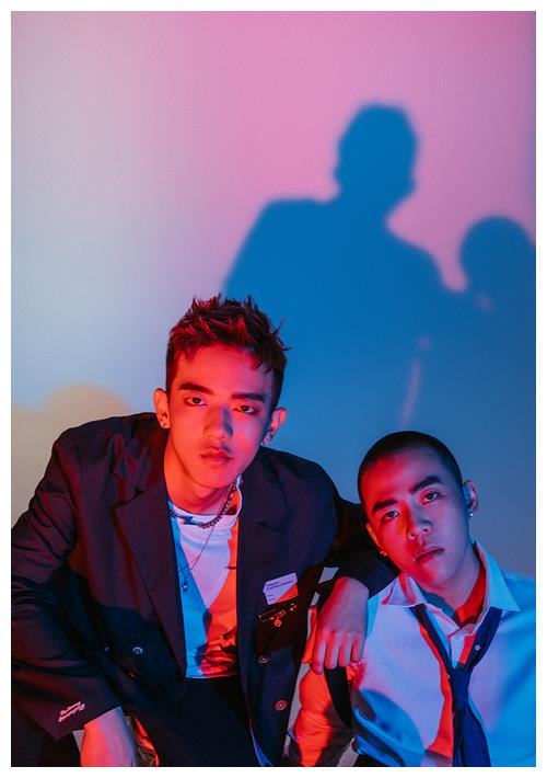 朱兴东携手高毅磊7月10日《前面有光身边有我》新歌