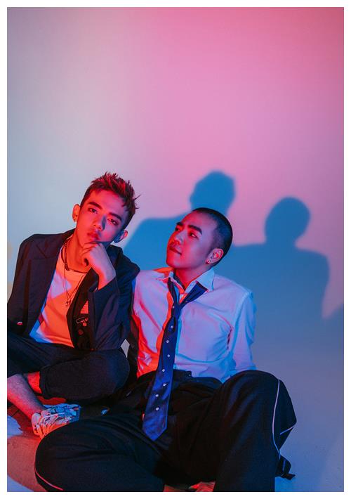 朱兴东携手高毅磊7月10日《前面有光身边有我》新歌