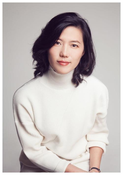 嫁入豪门丈夫就去世,如今44岁仍拼命挣钱|央视|徐琤|李贵斌_新浪新闻