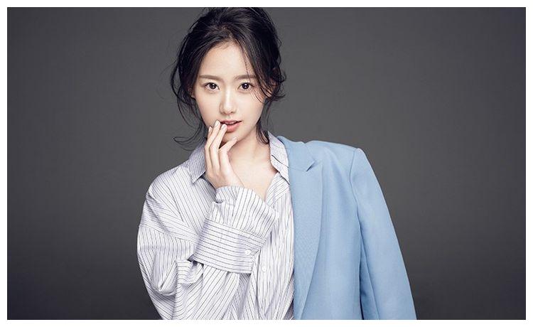 她就是李嘉雯,李嘉雯作为女主角参与录制了湖南卫视《快乐大本营》"