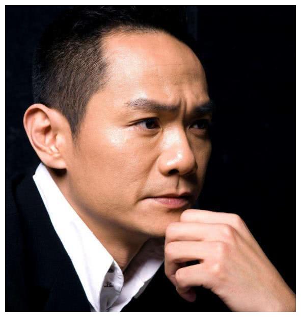 被誉为著名影帝,娱乐圈少有的好男人,老婆去世10年至今仍未再娶