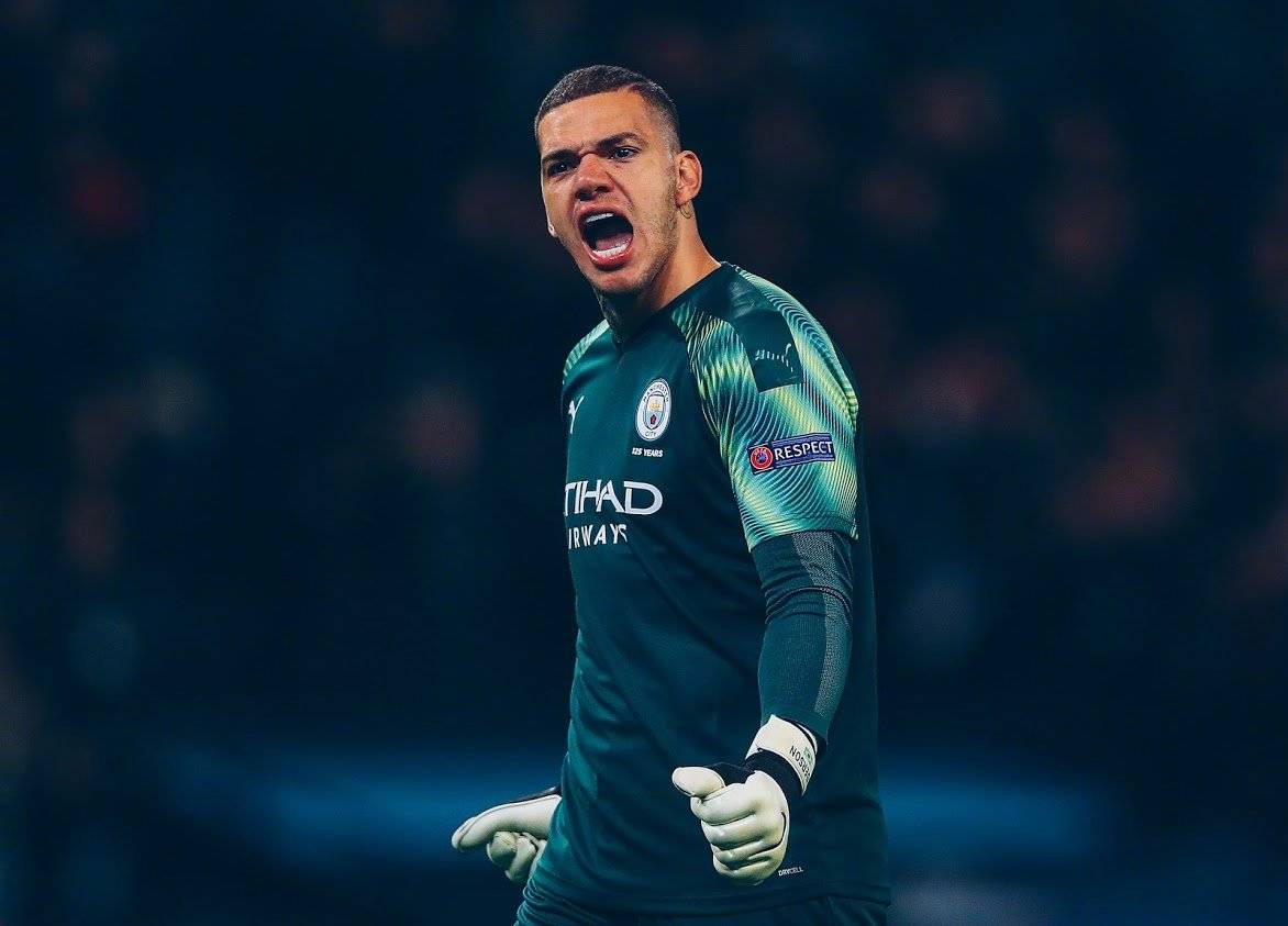 英超联赛延期举行期间,曼城俱乐部官方晒出门神埃德森的照片