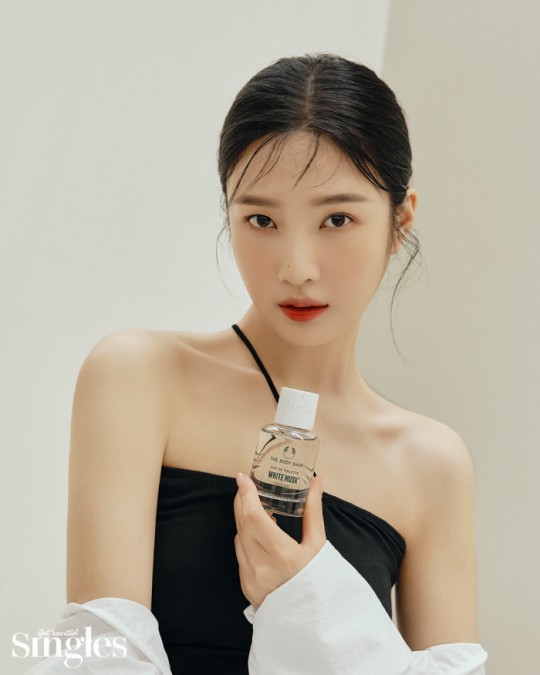 redvelvet成员joy拍杂志写真秀清纯动人美貌