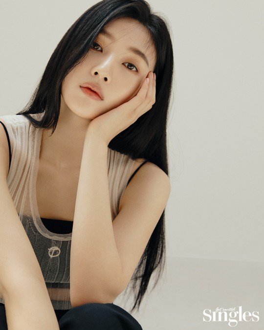 redvelvet成员joy拍杂志写真秀清纯动人美貌