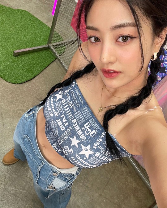 韩国女团twice成员朴志效sns发近照秀身材