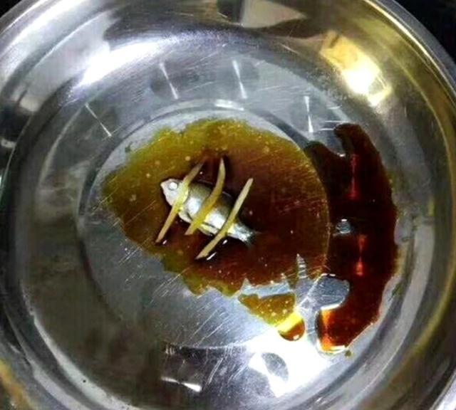 一组证明自己"穷到哭"的图片,九菜一汤笑到劈叉,图4太辛酸!