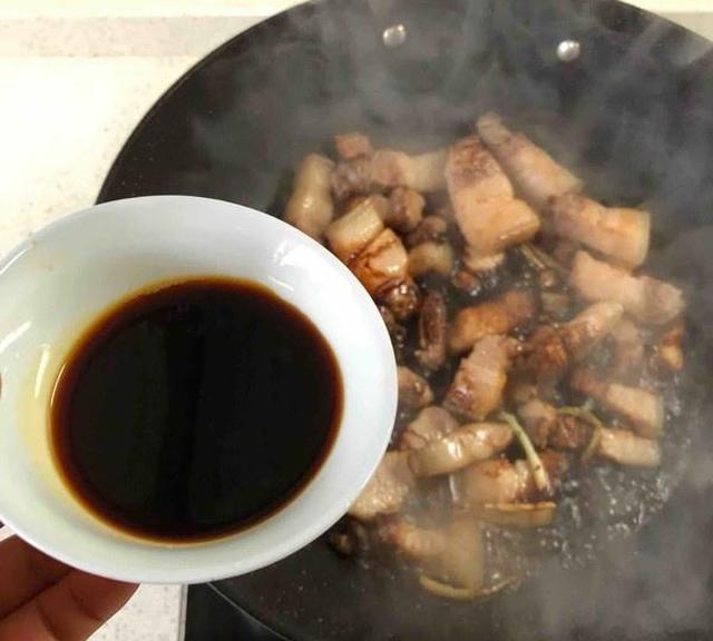 媳妇做红烧肉油腻有腥味丈母娘教2招入口即化端上桌就抢光