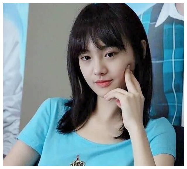 郑爽终于胖回来了扎麻花辫少女脸抢镜不能一分手就暴瘦