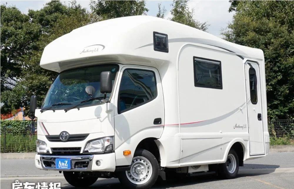 丰田轻卡房车配30t动力客厅能坐10人30多万简单实用
