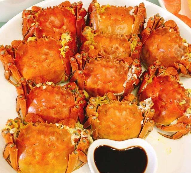 蒸螃蟹时别直接放锅里蒸多加这一步螃蟹鲜嫩没腥味