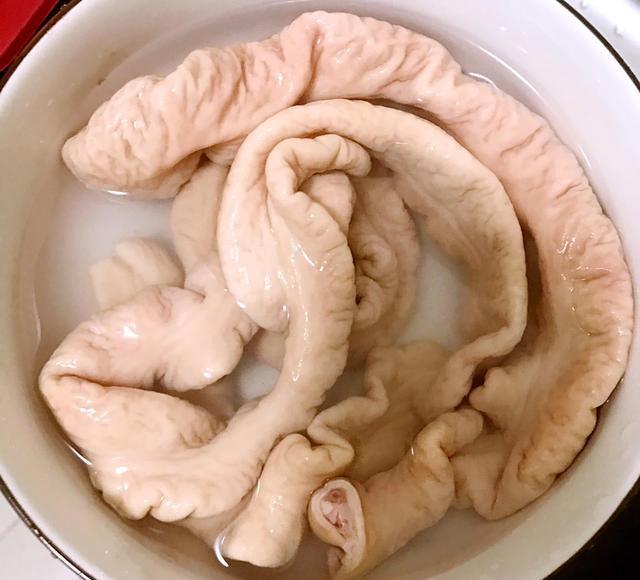 肥肠异味重因为你只会焯水多加一步吃起来不腥不臭