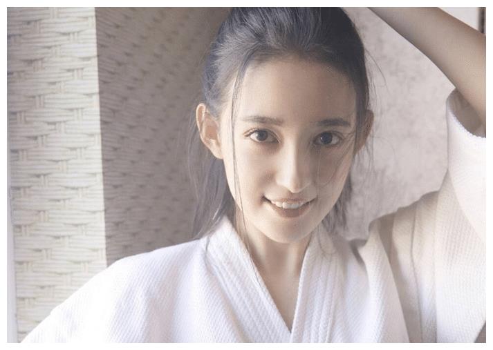 最幸运的女演员,康宁超级漂亮,努力也是关键。|康宁|女演员|关键_新浪新闻