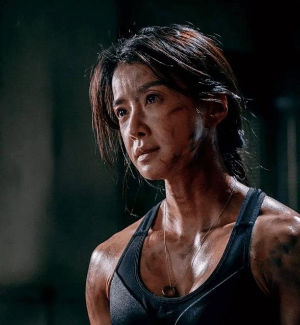 姐姐也是腿精呀甜蜜家园主演李诗英晒近况大秀名品身材