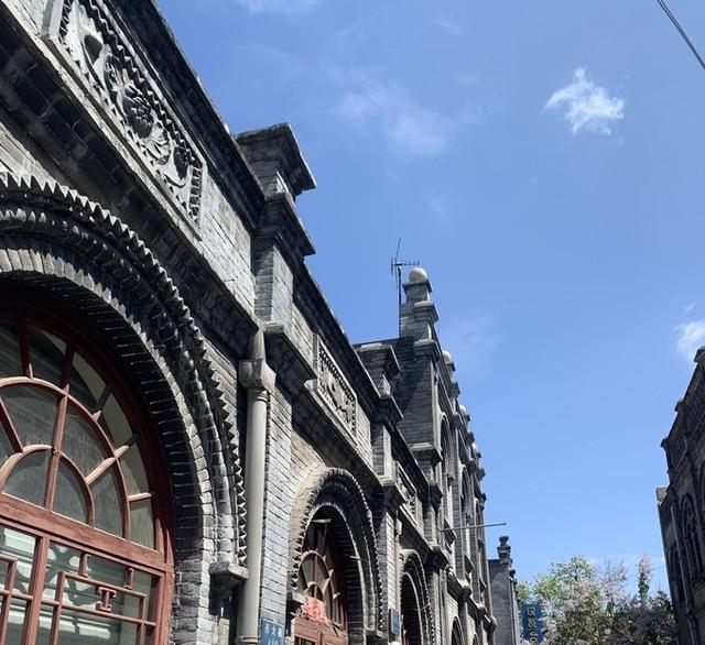 曾是保定繁华的百年老街,如今成为电动车一条街,真是可惜