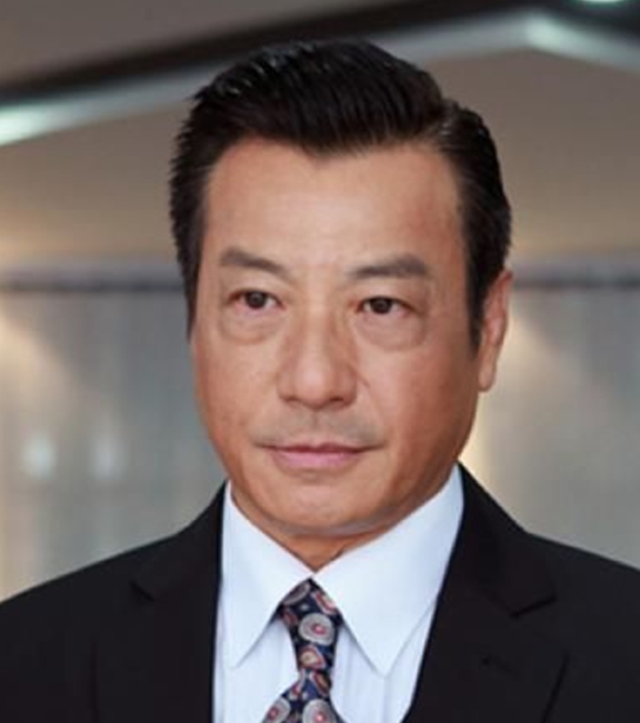 70岁石修近照,虽胡子斑白,布满皱纹,但仍是帅气满