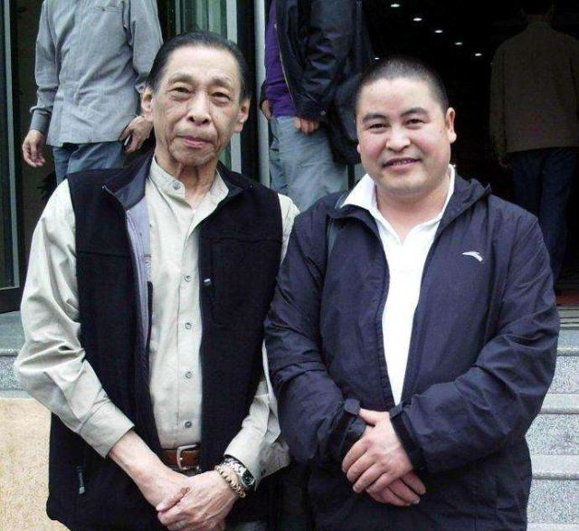 杜月笙是名震上海滩的老大，他的儿子也不孬，曾经也是全国闻名__财经头条