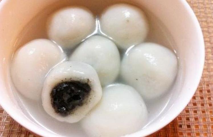 煮汤圆究竟用开水还是温水很多人都做错了难怪破皮露馅不好吃