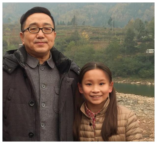 国家一级演员,58岁妻子近照曝光,比他小11岁太有夫妻相|句号|郭雅丹