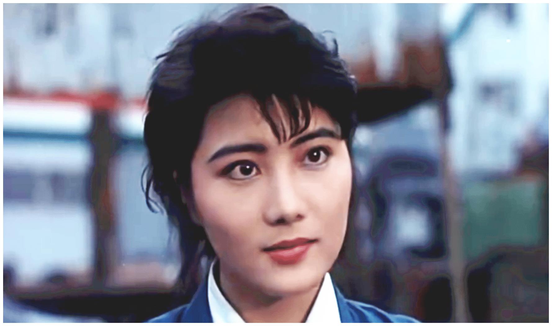 武打女星杨丽菁泳池边秀身材!曲线完美,53岁皮肤白皙|大岛由加利|杨丽菁|武打_新浪新闻