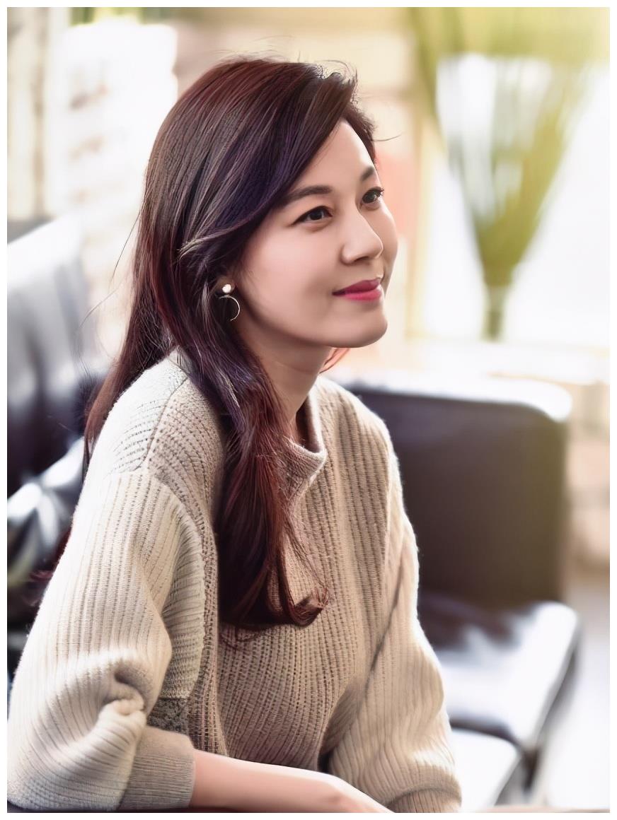 金荷娜40岁高龄产下女儿结婚4年现状曝光素颜自拍照很真实