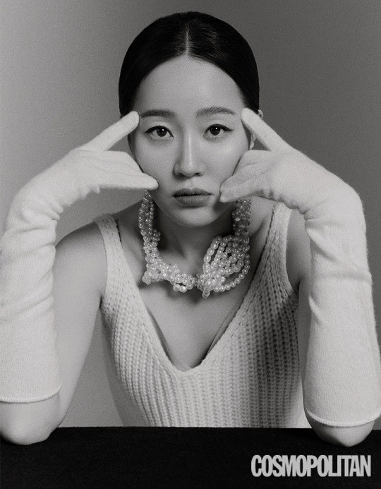 韩国女艺人严智苑最新杂志写真曝光